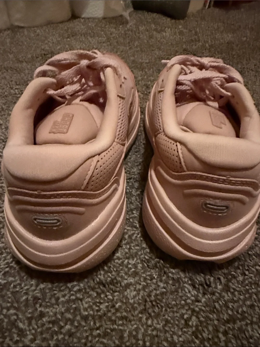 Brooks ghost max in pink